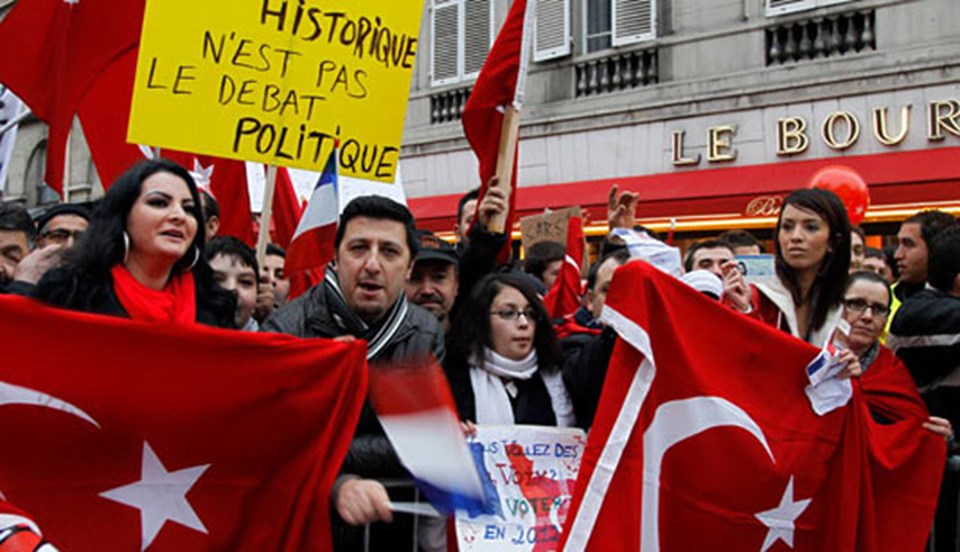 Türkler içeride sağcı dışarıda sosyalist - 2