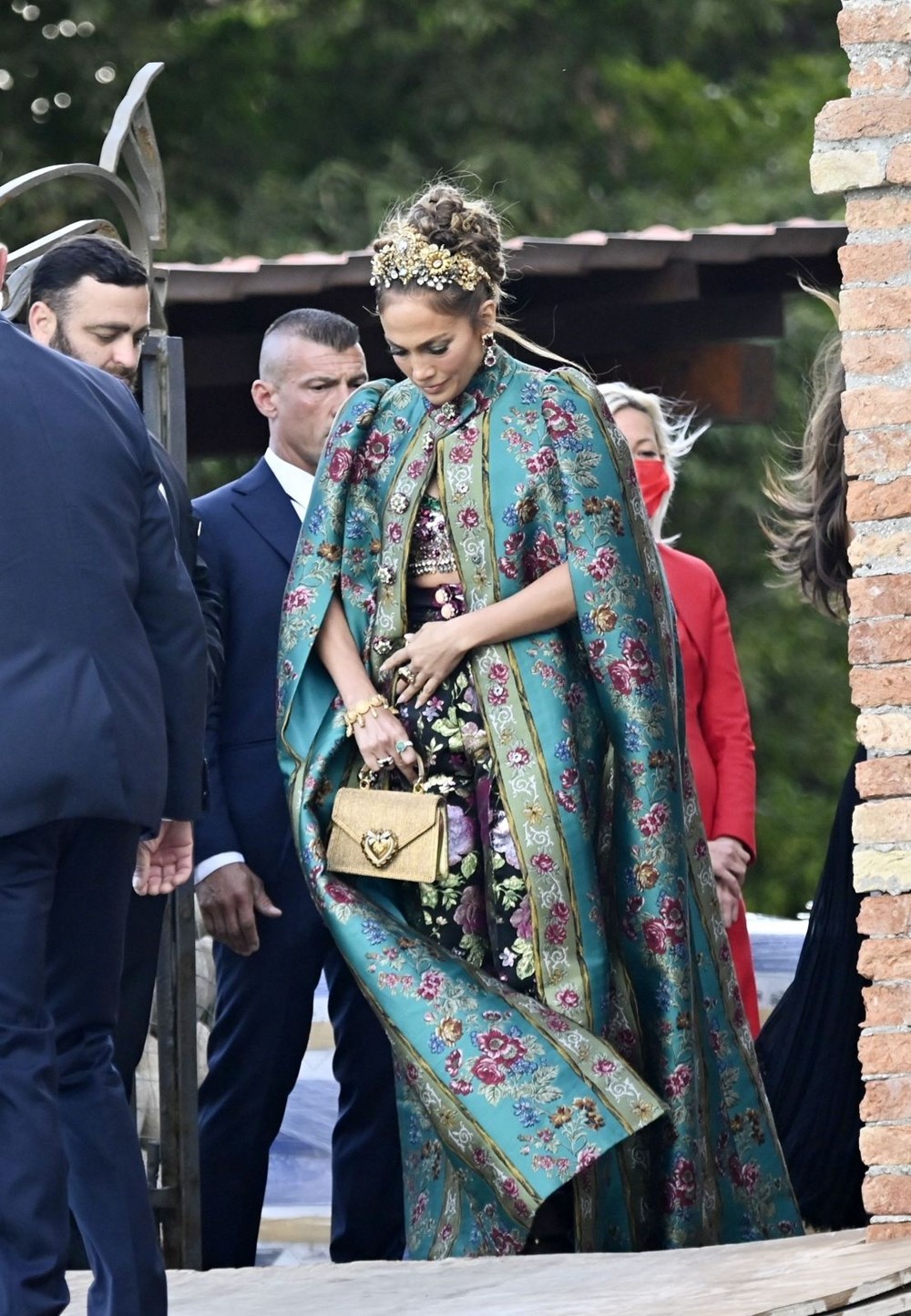 Jennifer Lopez kıyafetinden fiyat etiketini çıkarmayı unuttu - 1