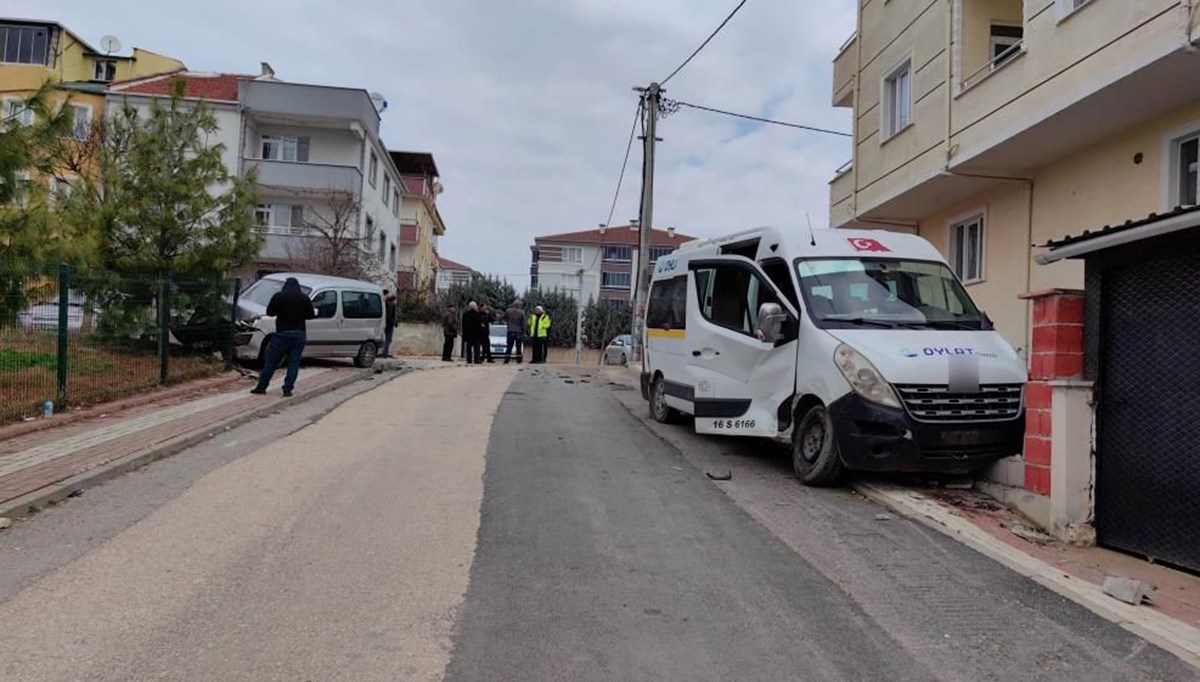 Bursa'da öğrenci servisi kaza yaptı: 7 yaralı