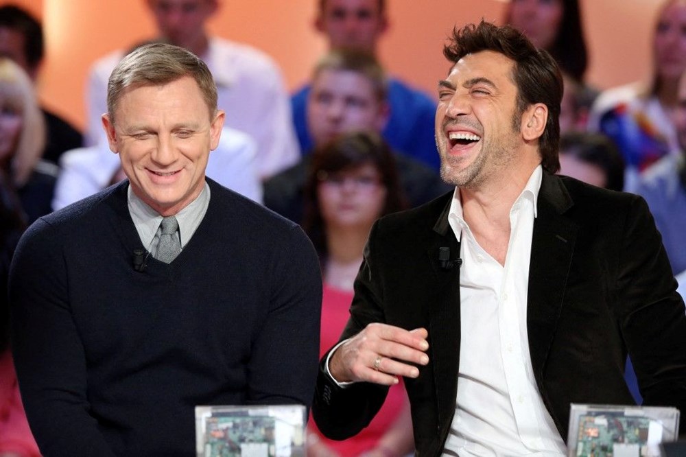 Javier Bardem, Daniel Craig'in doğum gününde pastanın içinden kadın kıyafetiyle çıktığını anlattı - 3