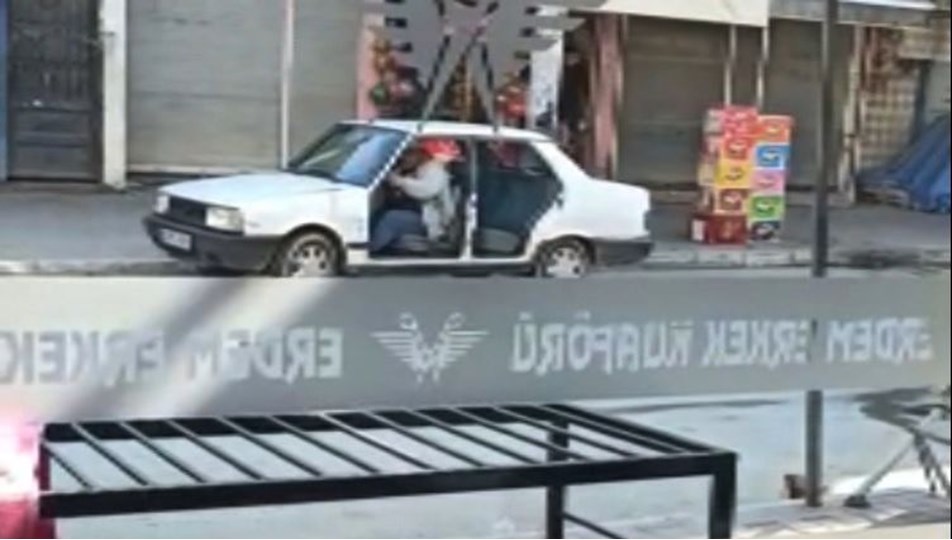 Mersin'de 2 kapısı olmayan aracıyla yola çıktı