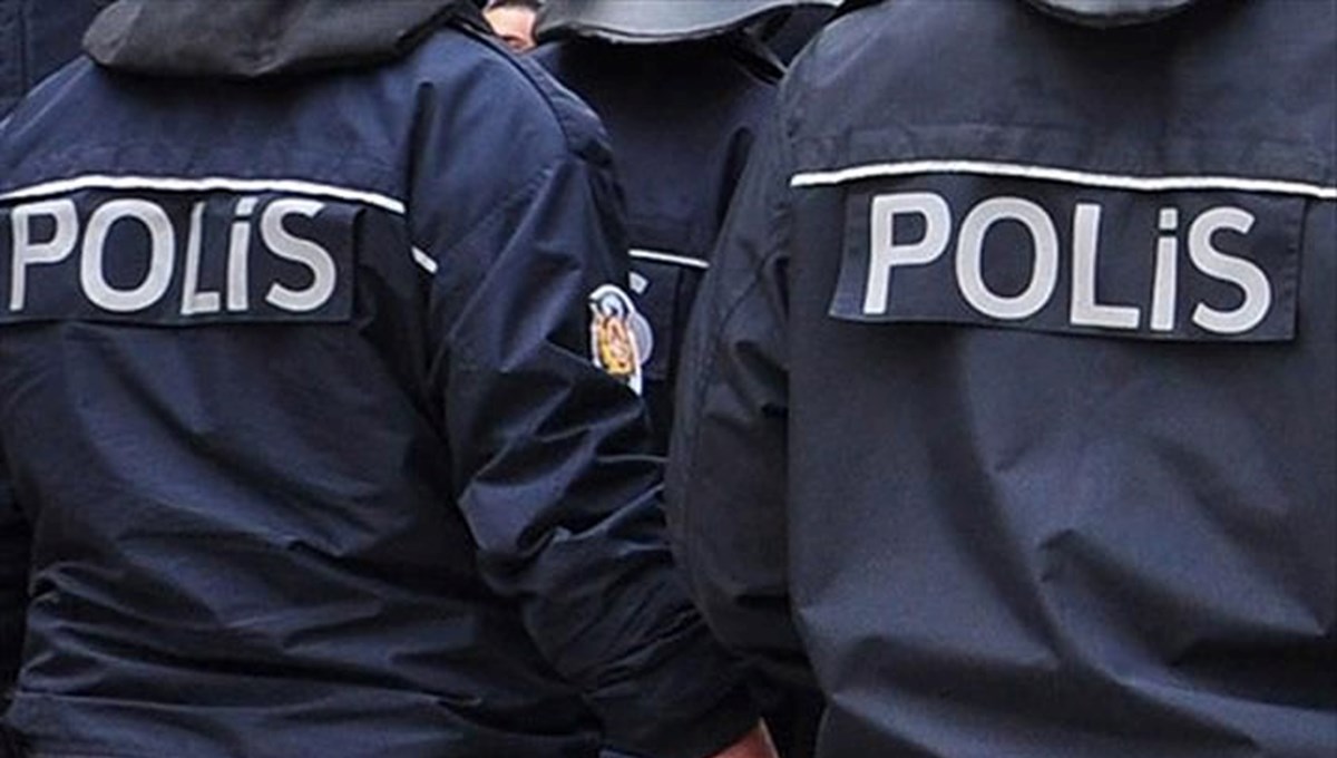 Diyarbakır'da 14 yaşındaki çocuğa şiddet: 3 polis memuru tutuklandı Diyarbakır'da 14 yaşındaki çocuğa şiddet: 3 polis memuru tutuklandı