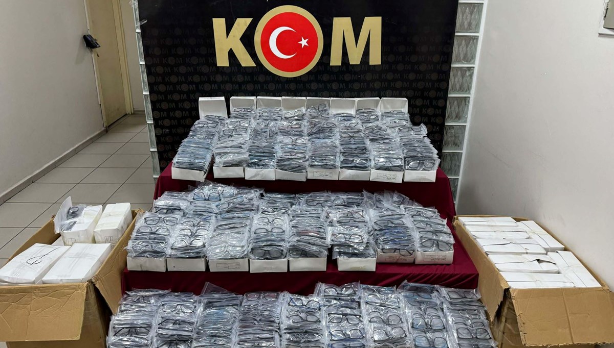 İzmir'de 6,5 milyon liralık kaçak gözlük ele geçirildi İzmir'de 6,5 milyon liralık kaçak gözlük ele geçirildi