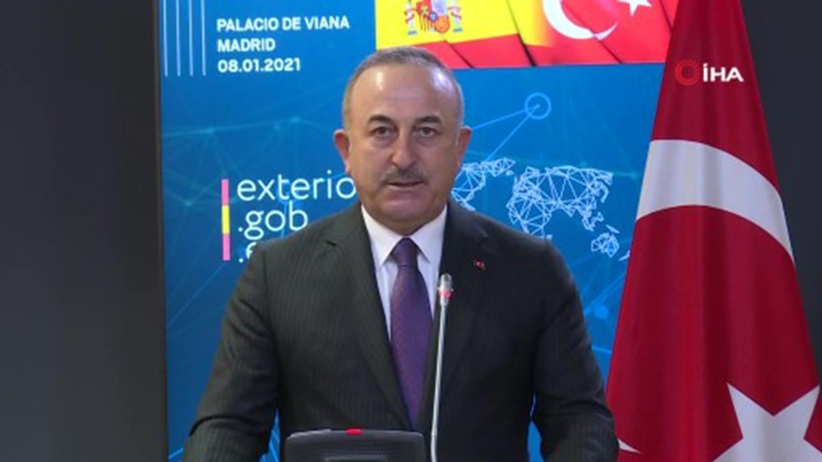 Çavuşoğlu, Türkiye, Finlandiya ve İsveç arasındaki üçlü mutabakata ilişkin, Sonuçta bu belgeye uymak zorundadırlar. Uymadıkları zaman zaten biz bunları NATO