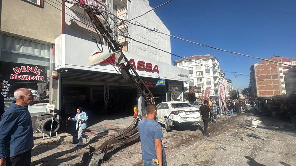 Malatya'da freni arızalanan kamyon 15 araca çarptı: Yaralılar var - 7