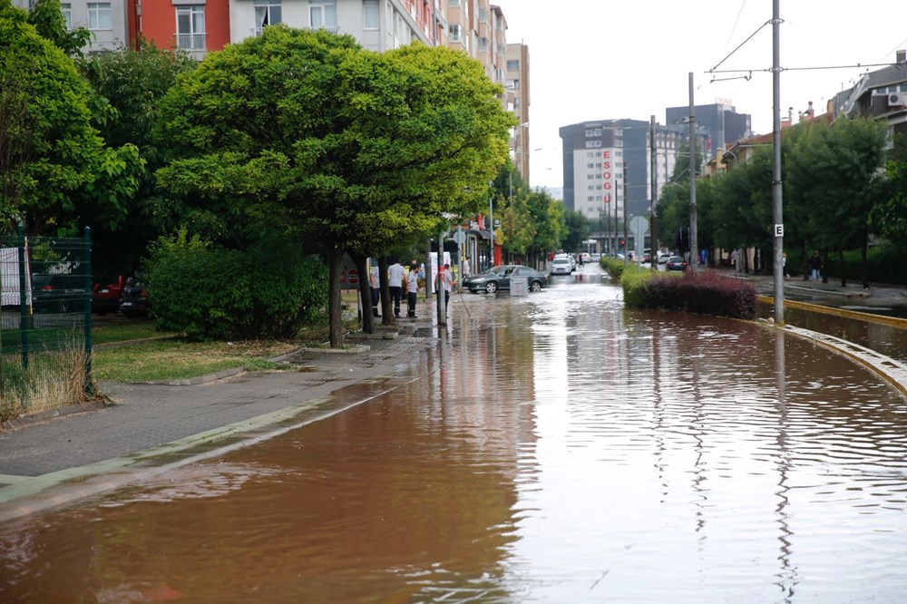 Eskişehir, Bilecik ve Bursa'yı sağanak vurdu: Bir kişi yaşamını yitirdi - 2