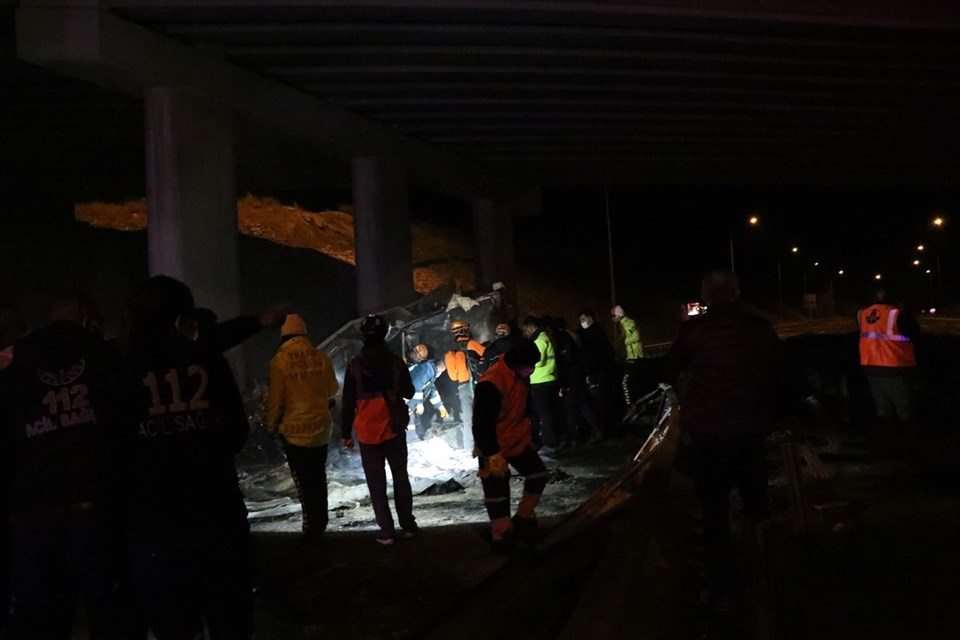 Köprüden düşen TIR alev aldı: 2 ölü, 1 yaralı - 2