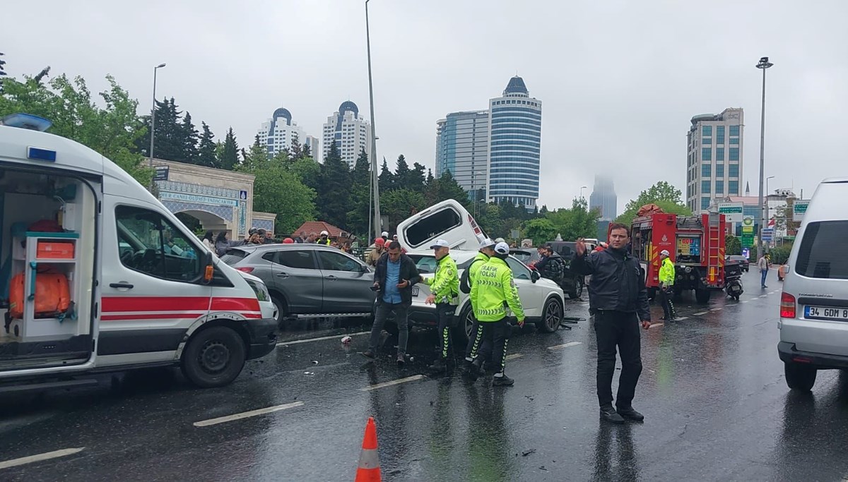 İstanbul'da zincirleme kaza: Yaralılar var