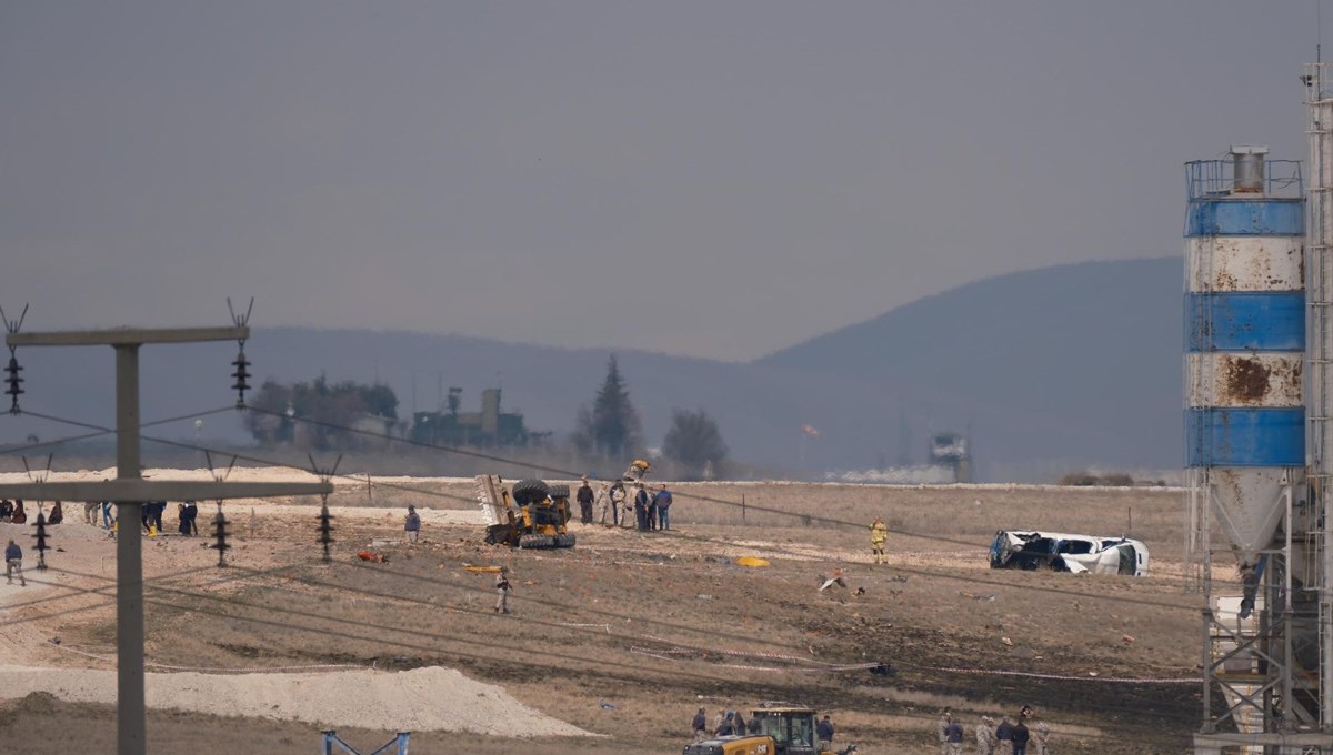 Konya'da Türk Yıldızları uçağı düştü: Pilot kurtuldu, pistteki uzman çavuş şehit oldu