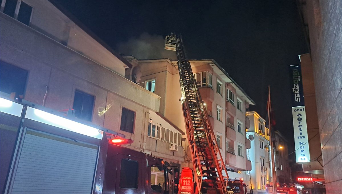 Sakarya'da 5 katlı binada yangın Sakarya'da 5 katlı binada yangın