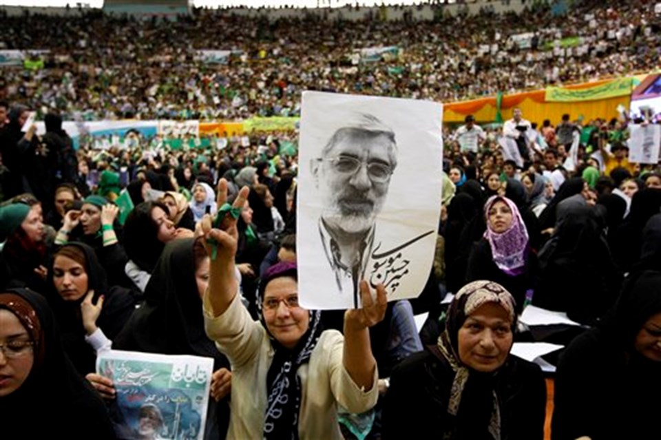 İran'da seçim kampanyası canlanıyor - 1