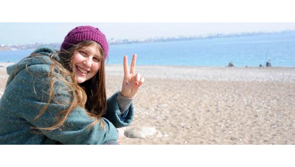 "Kırmızı fularlı kız"ın annesi de aday