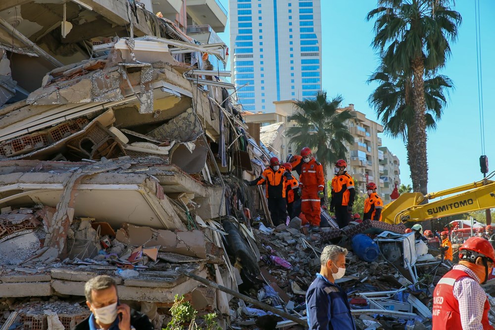 İzmir'de deprem sonrası enkaz altındakiler için zamana karşı yarış (65'inci saatte kurtarıldı) - 16