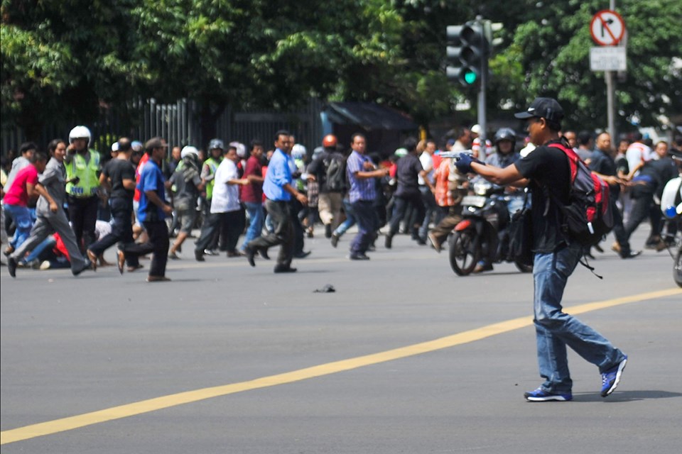 Endonezya'da art arda patlamalar: 7 ölü - 1