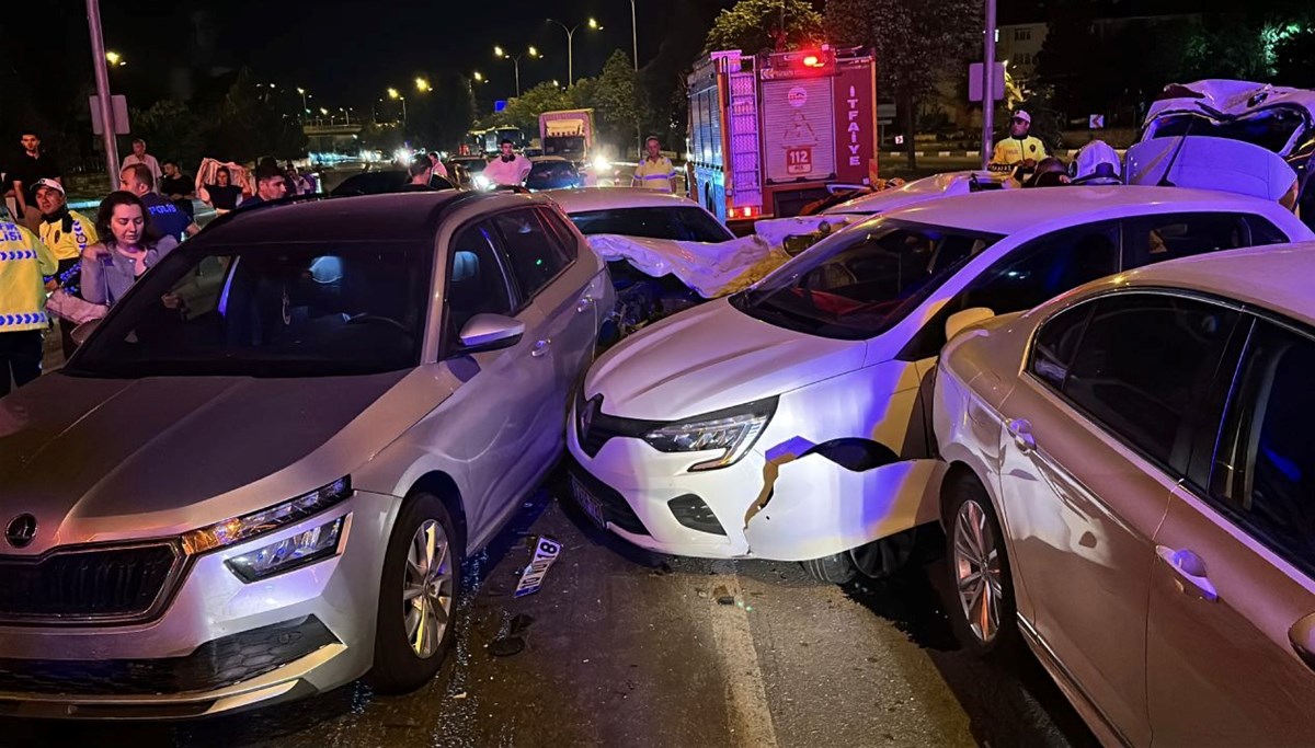 Kırmızı ışıkta zincirleme kaza