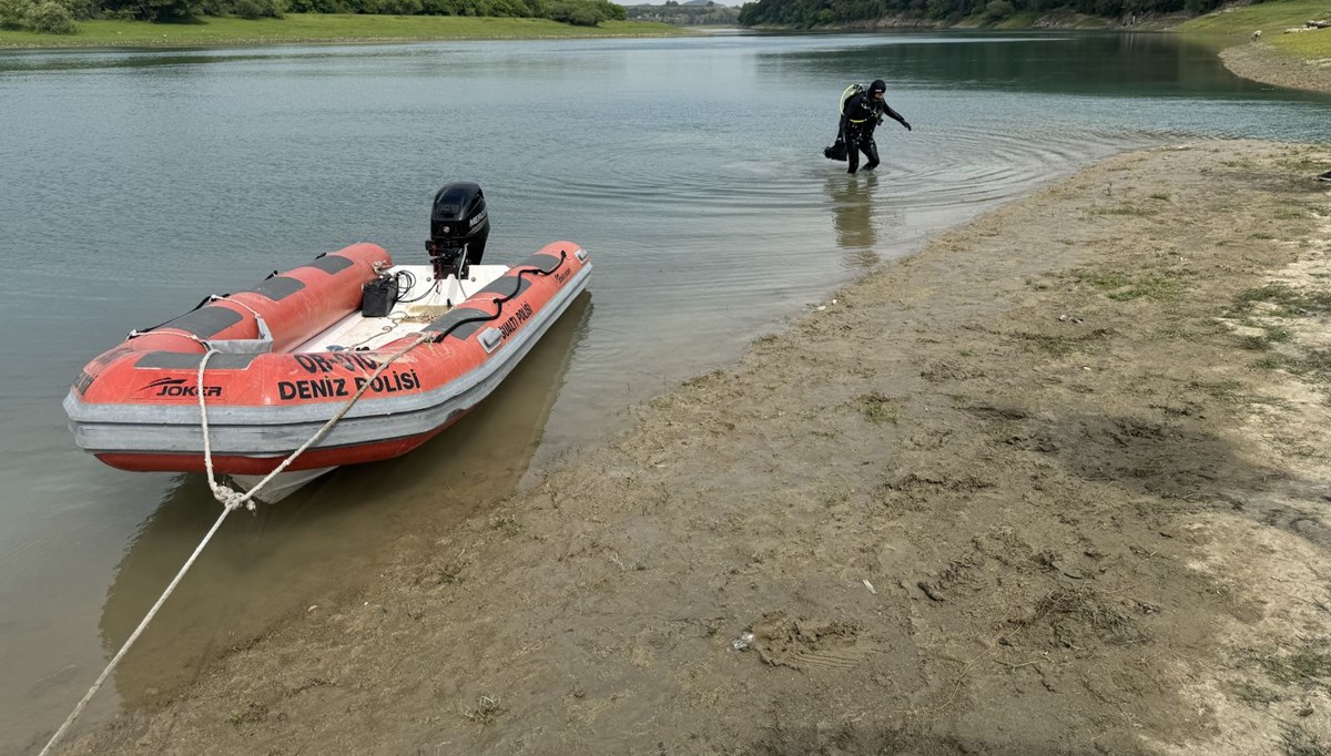 Seyhan Nehri'ne giren genç kayboldu Seyhan Nehri'ne giren genç kayboldu