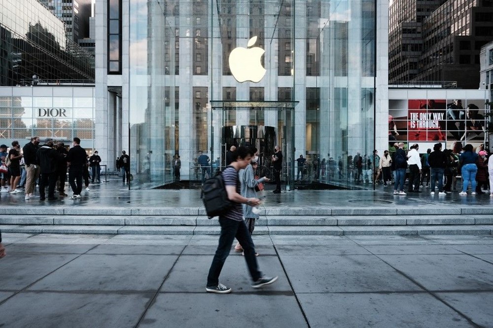 iPhone 13 satışta: Dünyanın dört bir yanında Apple tutkunları
yeni iPhone için kuyruğa girdi - 3
