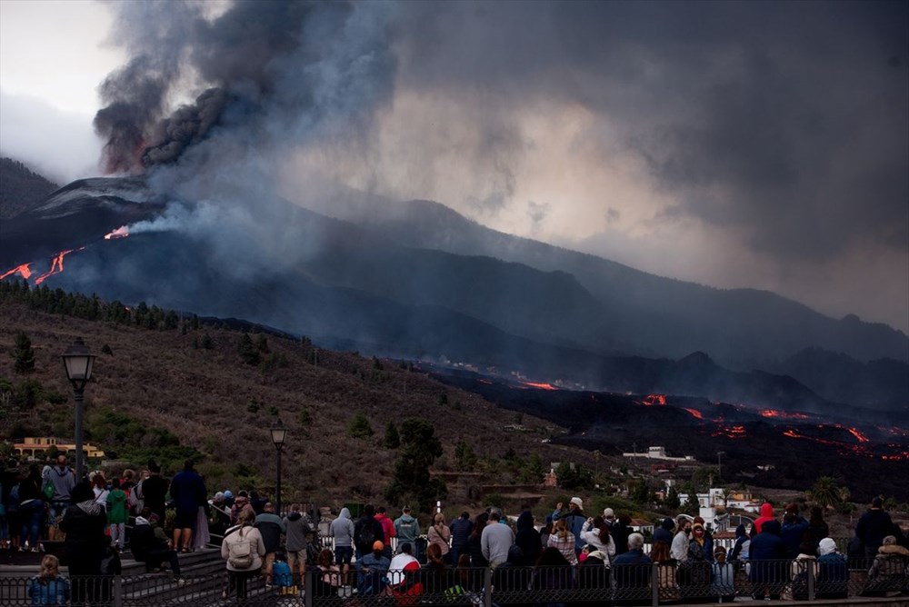 La Palma Adası'ndaki yanardağ felaketine turist akını - 9