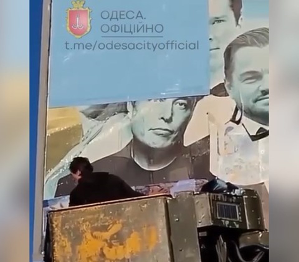 Odessa'daki panolardan Elon Musk'ın fotoğrafı kaldırıldı - 1