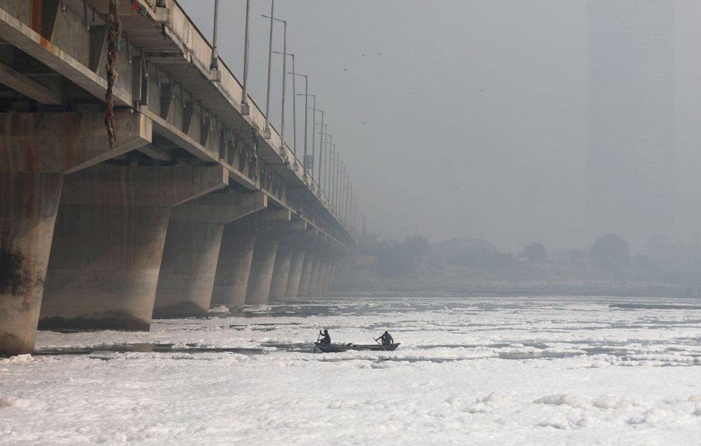 Hindistan'da Yamuna Nehri zehirli köpükle kaplandı - 6