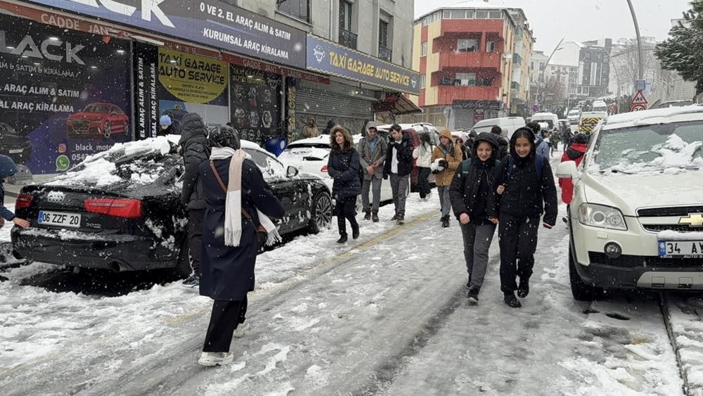 İstanbul’da kar aniden bastırdı: Dokuz ilçede okullar tatil edildi, bu akşam 18.00’e dikkat! - 7