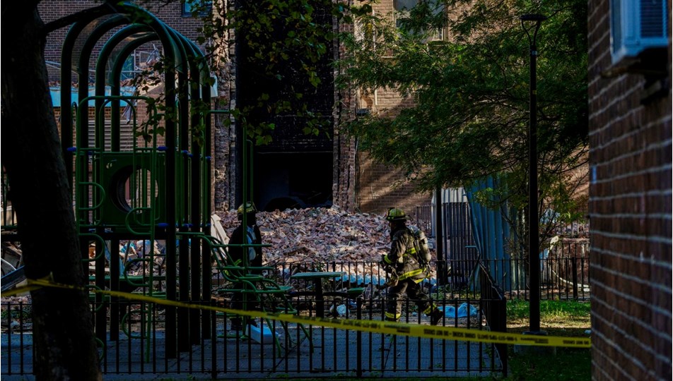 New York'ta 17 katlı bina kısmen çöktü