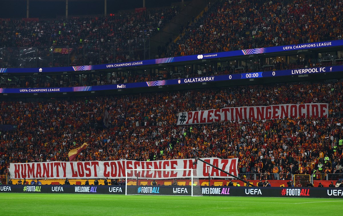 Galatasaray taraftarı, Liverpool maçında Filistin
