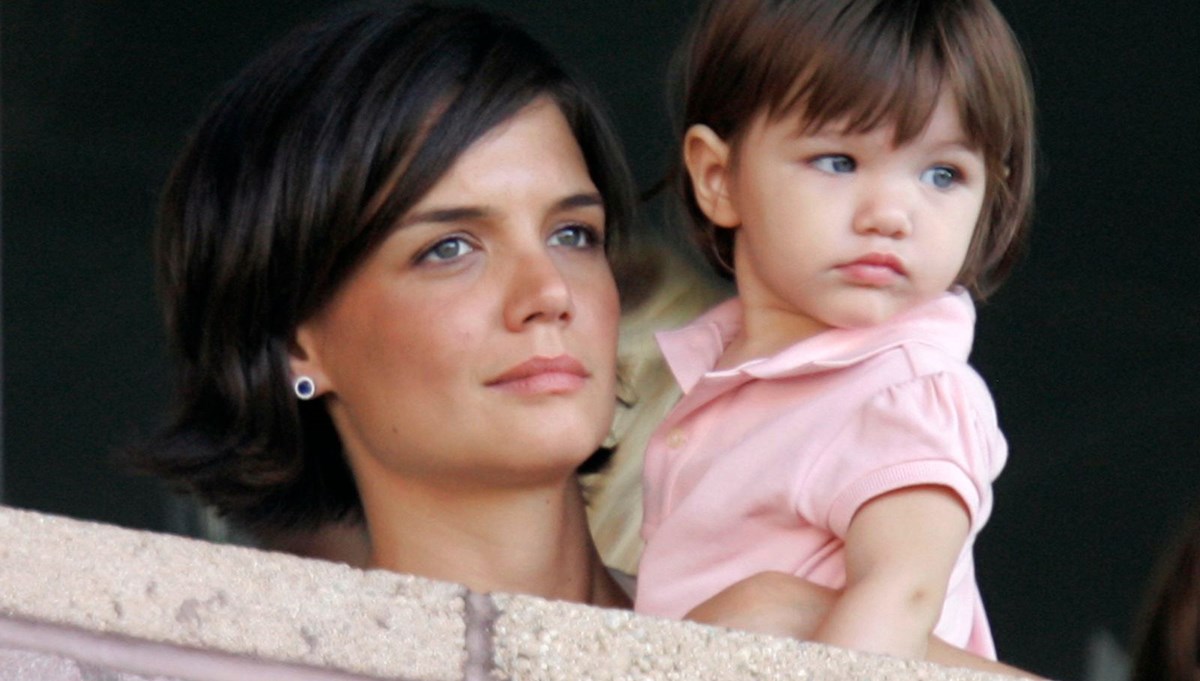 Katie Holmes ve Tom Cruise'un kızları Suri artık 15 yaşında Katie Holmes ve Tom Cruise'un kızları Suri artık 15 yaşında