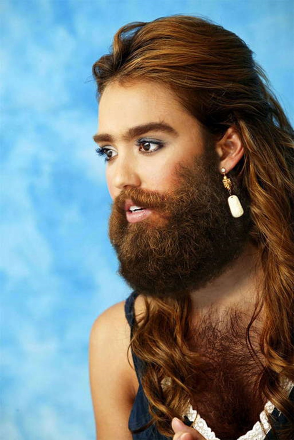 Почему небритый. Бородатая Пенелопа. Женщина с бородой. Бородатая женщина.