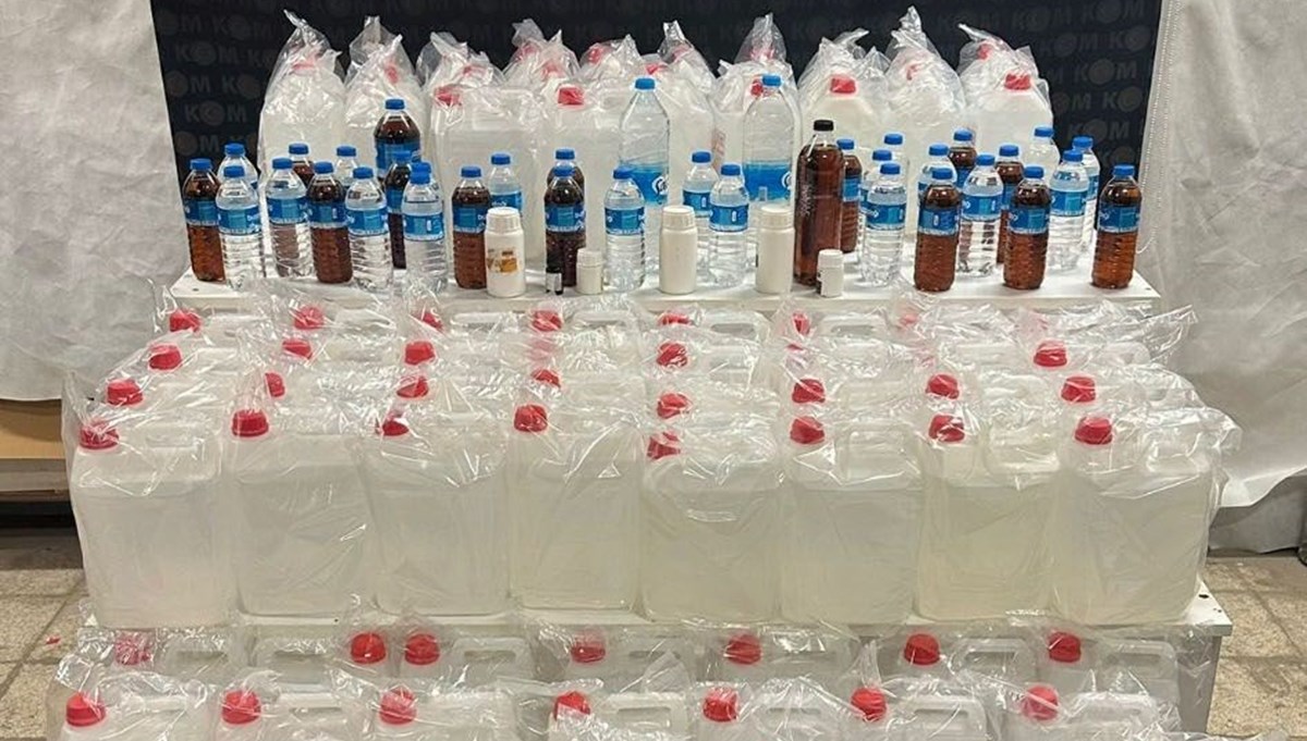 Samsun'da kaçak alkol opreasyonu: 1 ton 56 litre etil alkol ele geçirildi