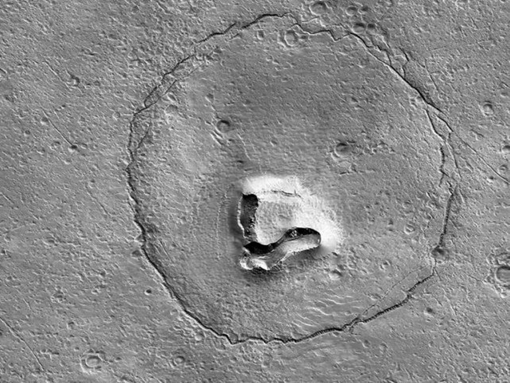 Astronomlar Mars'ta bir 'Ayı' keşfetti - 1