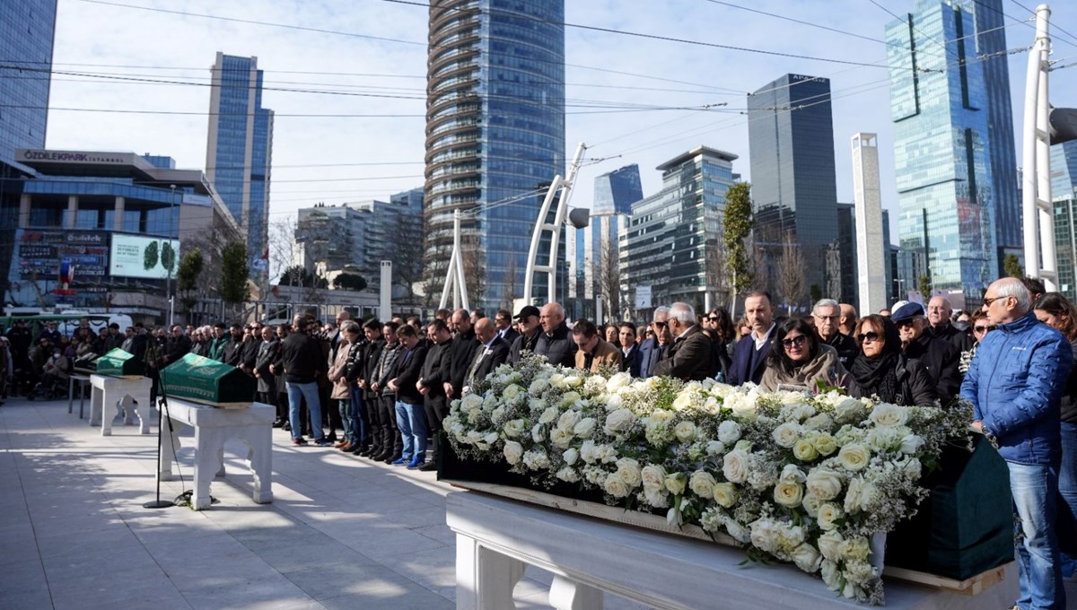 Yangın faciasında hayatını kaybeden eşi ve kızlarını son yolculuğuna uğurladı | Acılı baba: Devletimiz gereğini yapacaktır