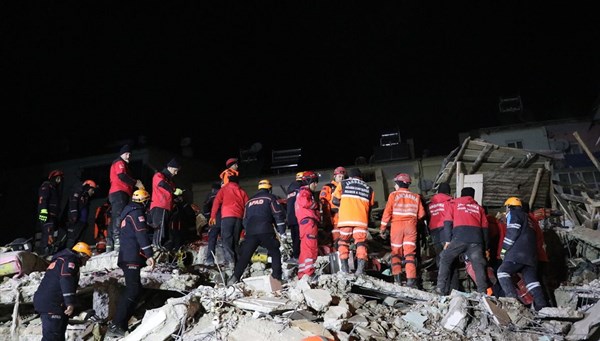 Depremde, enkaz altında hayatta kalmanın püf noktaları 