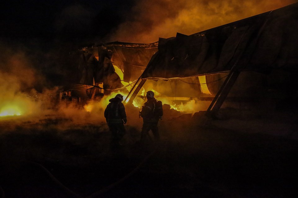 Çatalca’da plastik fabrikası alev alev yandı - 2