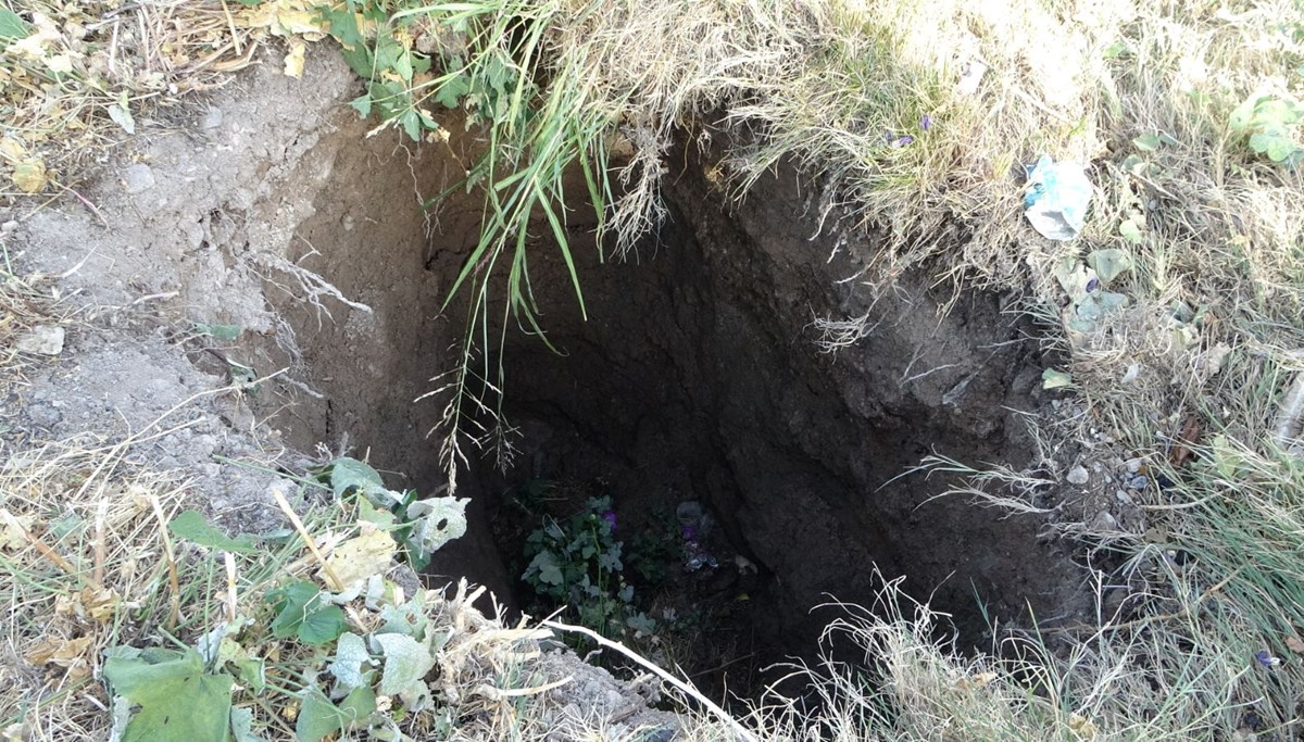 Malatya'da kayısı bahçesinde obruk oluştu