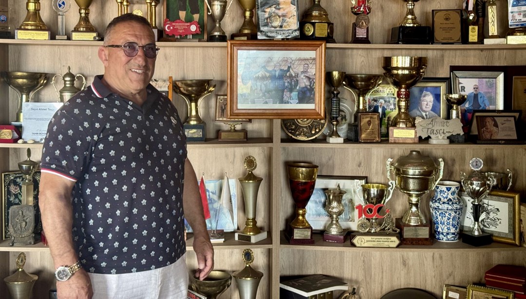 Ahmet Taşçı, "ahlı kemer" için başpehlivan Zeybek'e helallik verdi