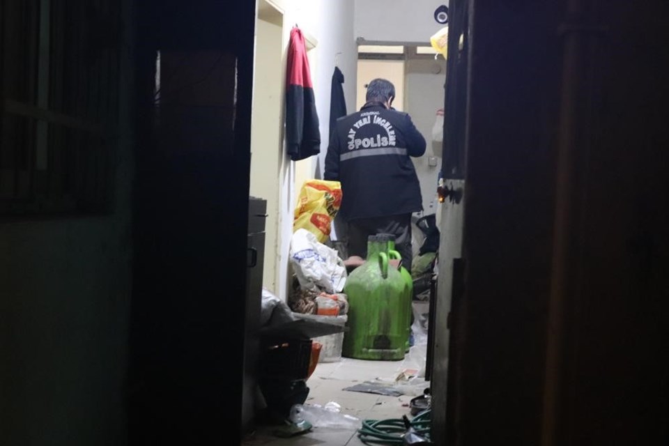İzmir’deki cinayette sır perdesi aralandı: Katili babası çıktı - 1