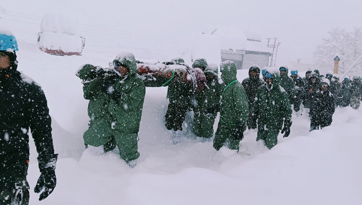 Himalayalar'da çığ felaketi: 41 kişi kayıplara karıştı Himalayalar'da çığ felaketi: 41 kişi kayıplara karıştı