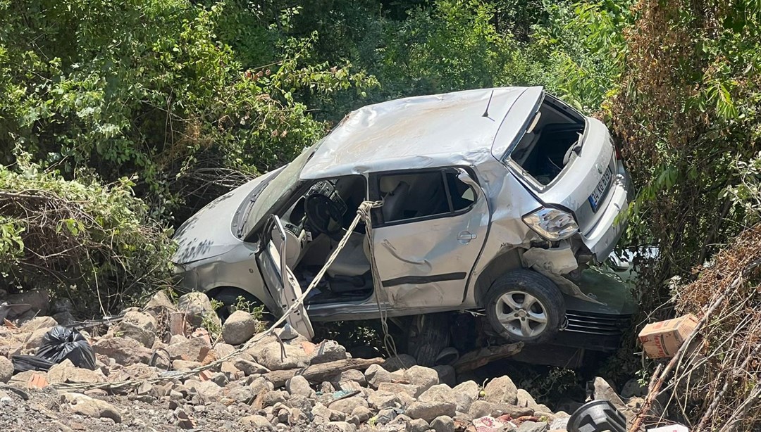 Sinop'ta iki otomobil çarpıştı: 4 kişi yaralandı