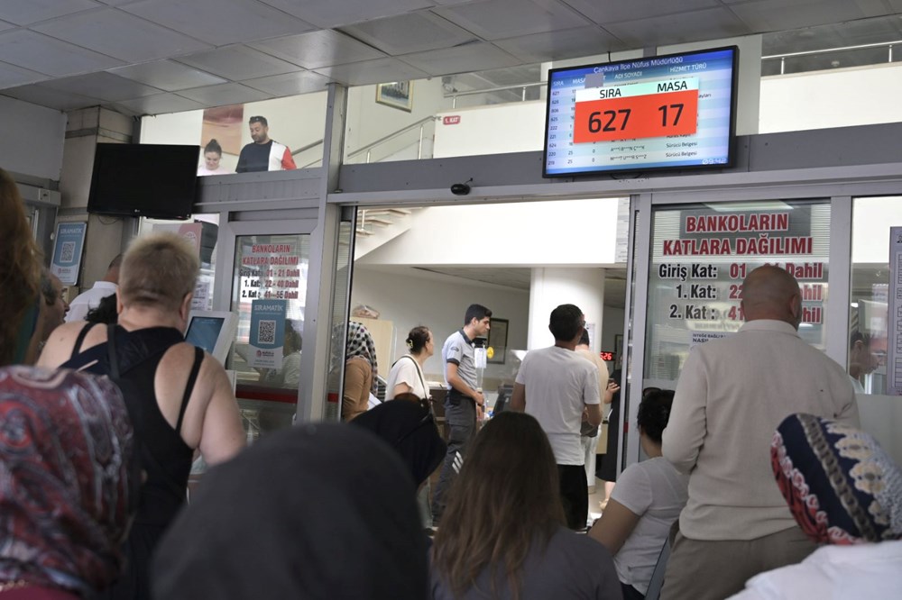 7 bin lira ödememek için saatlerce bekliyorlar: İşte son güne bırakmanın bedeli - 1