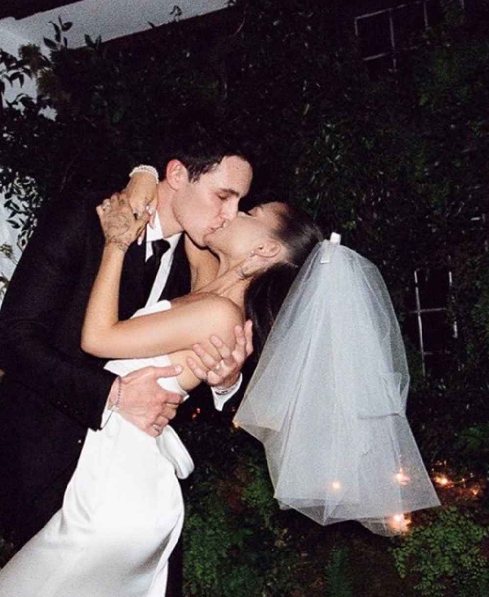 Ariana Grande ve Dalton Gomez'in sır düğününden fotoğraflar - Magazin  Haberleri