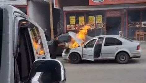 Araç alev alev yandı