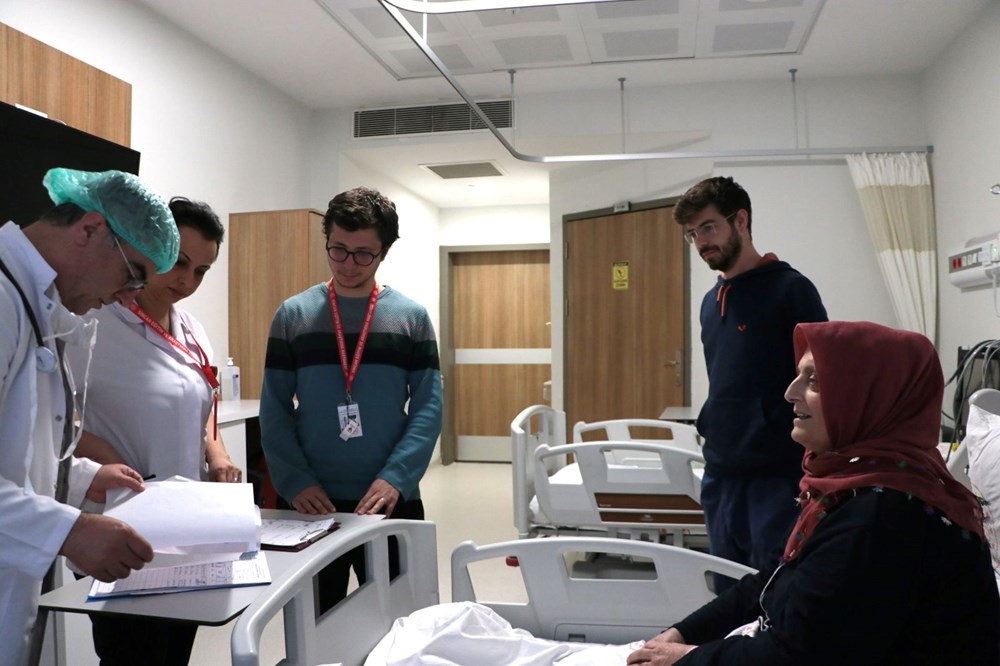 Göğüs kanserini yendi, aort kapağı ameliyatı oldu: 58 yaşındaki bayan hayata yine döndü 75