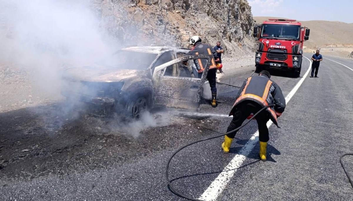 Seyir halindeki otomobil yandı Seyir halindeki otomobil yandı