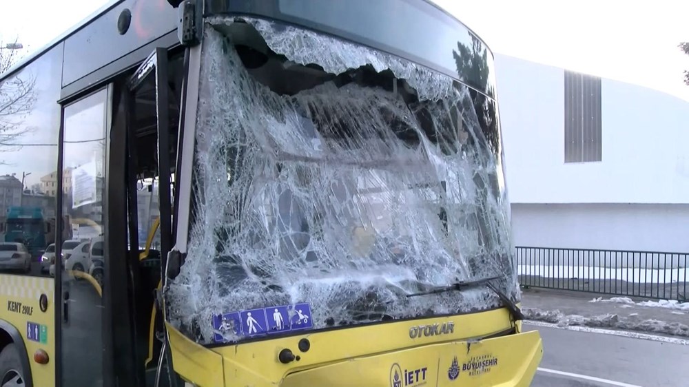 Sancaktepe'de İETT otobüsüyle minibüs çarpıştı: 7 yaralı - 5