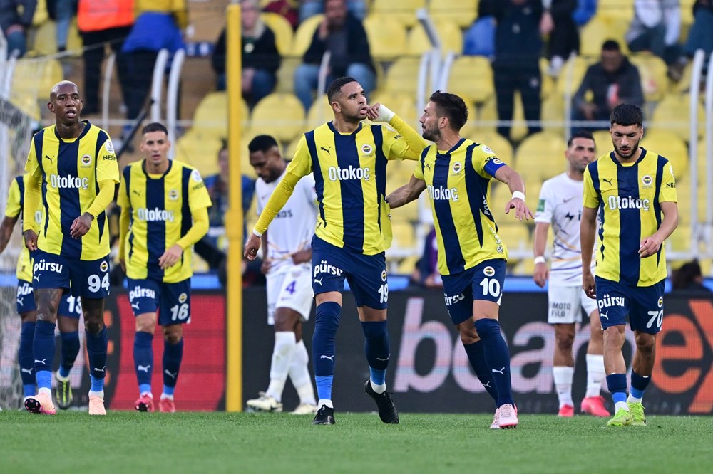 Fenerbahçe taraftarıyla atıştı, menajerine talimat verdi: "Bana kulüp bul" 74 wR mVOIVV0eTqh jdsfV2g