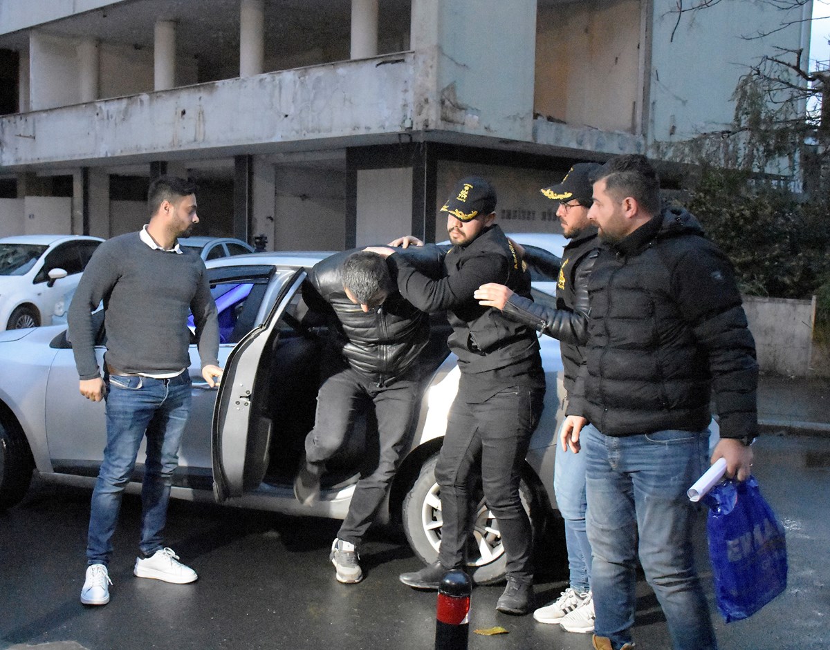 Kaçan hırsızlara ateş açan şantiye görevlisi M.E. yakalandı. Kaçan hırsızlara ateş açan şantiye görevlisi M.E. yakalandı.