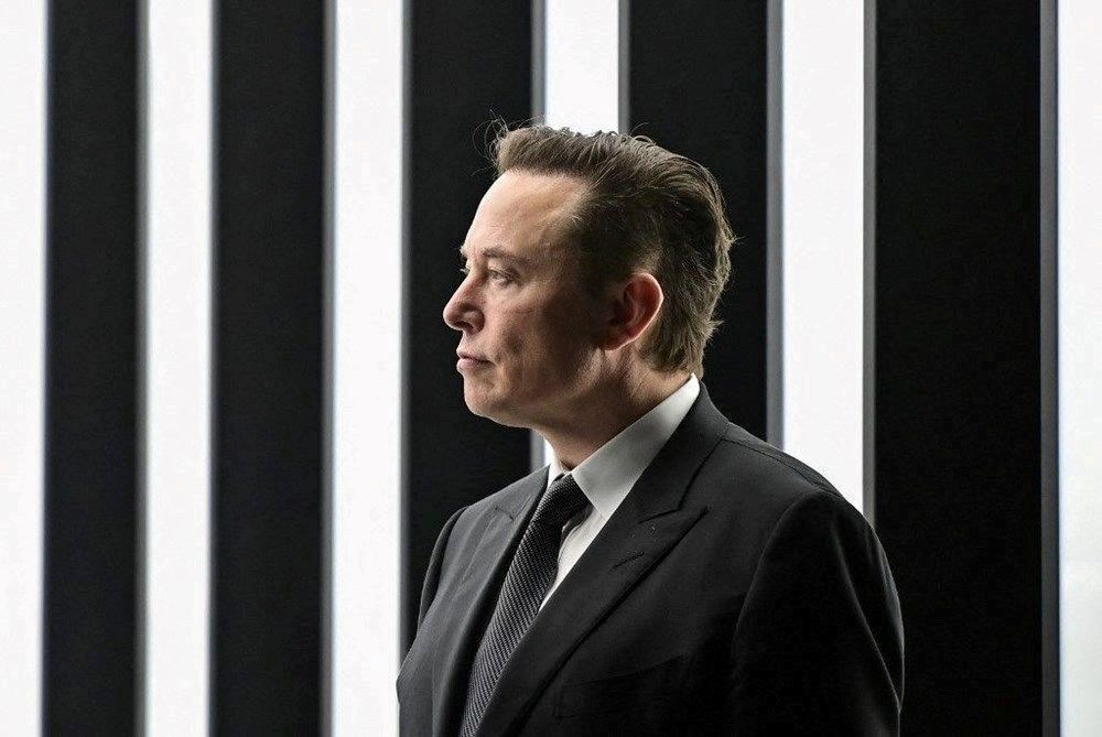 Elon Musk Cadılar Bayramı kutlaması için Drakula'nın Şatosu'nu kiraladı - 4