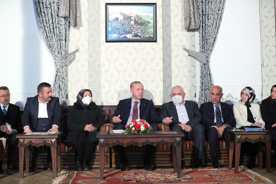 Cumhurbaşkanı Recep Tayyip Erdoğan, Tokat ziyaretinde Tokat Belediyesi Hıdırlık Sosyal Tesisleri'nde çiftçilerle bir araya geldi.