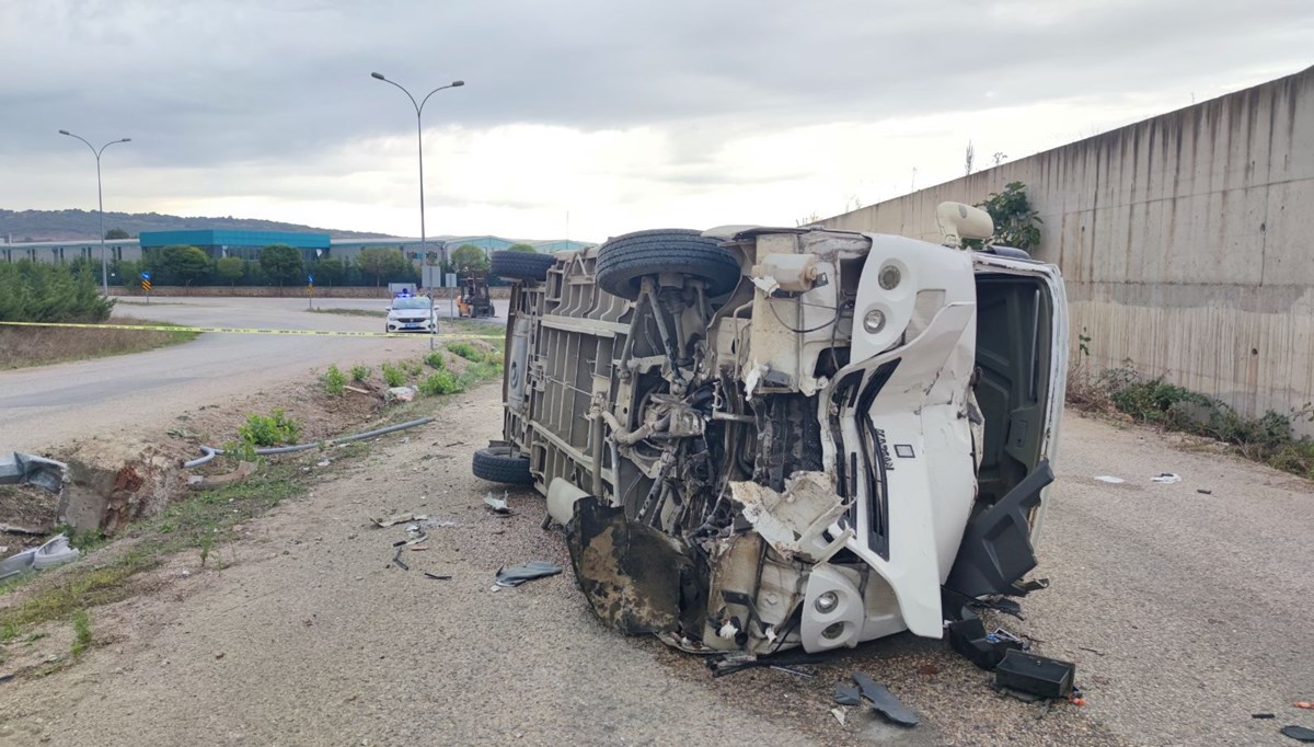 Bursa'da işçi servisi devrildi: 13 yaralı Bursa'da işçi servisi devrildi: 13 yaralı